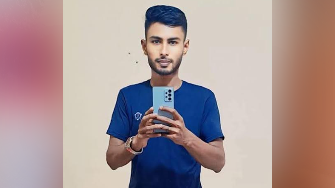 ডিউটি থেকে ফিরে ফাঁস নিলেন পুলিশ কনস্টেবল